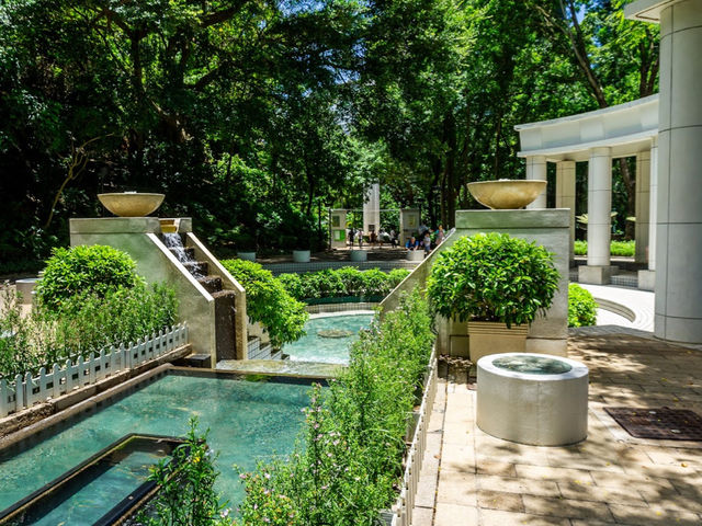 Fountain Plaza 
