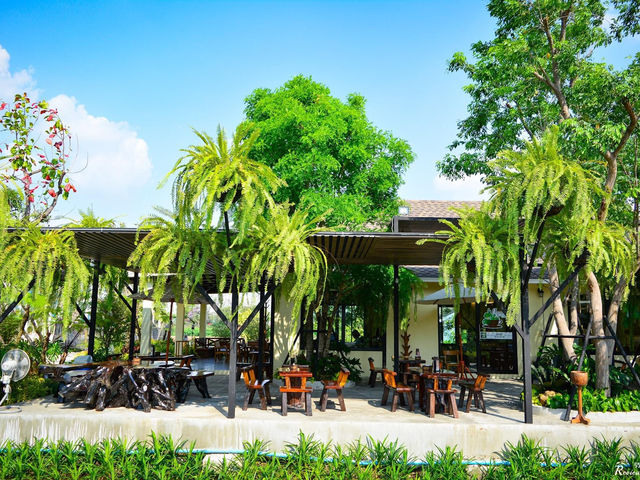 คาเฟ่ในสวนมีน้ำตกร่มรื่น คลอง15 นครนายก