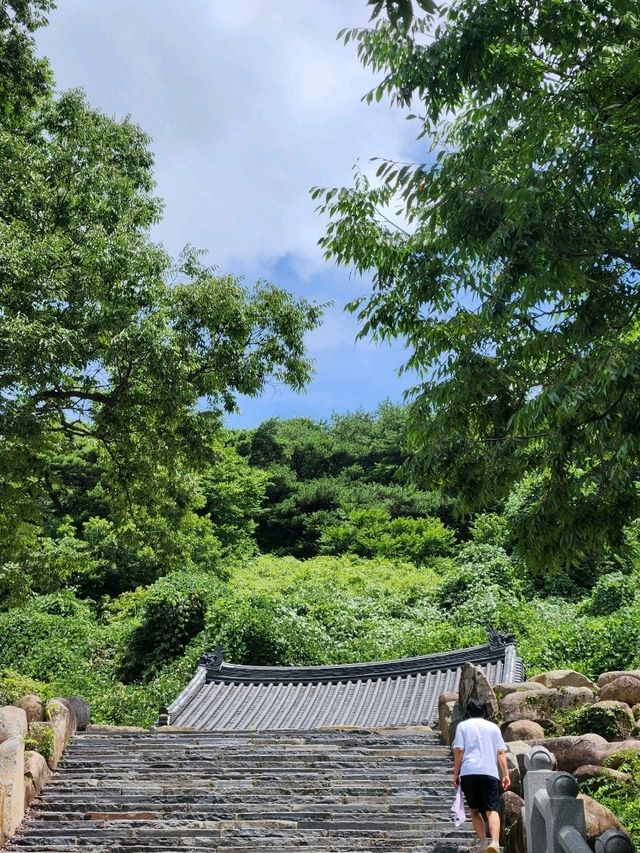 밀양의 작은 사찰 만어사와 밀양8경인 종소리가 나는 암괴류