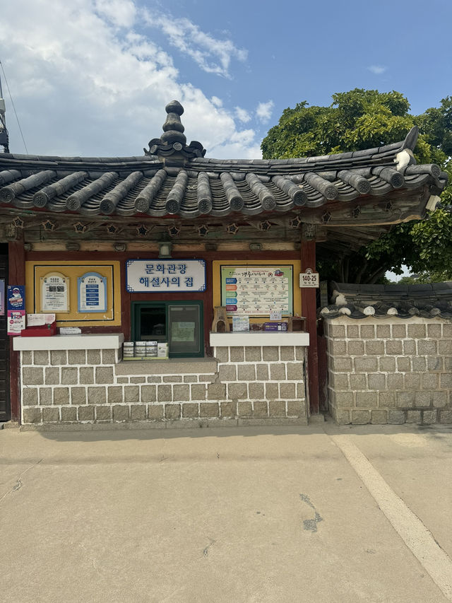 낮에 산책하며 즐기는 첨성대