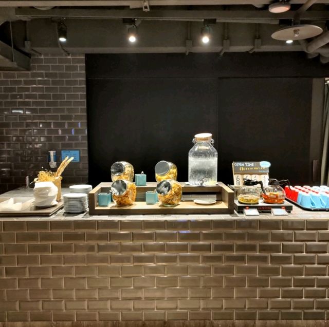 台北住宿｜藏於西門町商業大廈內的時尚萬花筒—西門捷絲旅