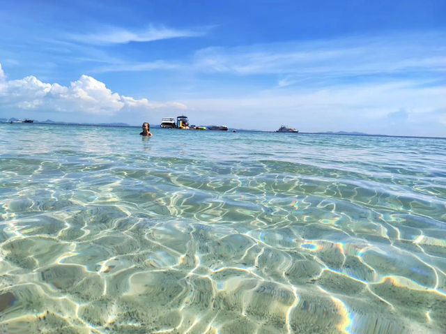 “หาดนวล” ชายหาดเงียบสงบเกาะล้าน