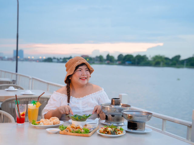 ร้านอาหารริมแม่น้ำเจ้าพระยา ปากเกร็ด นนทบุรี