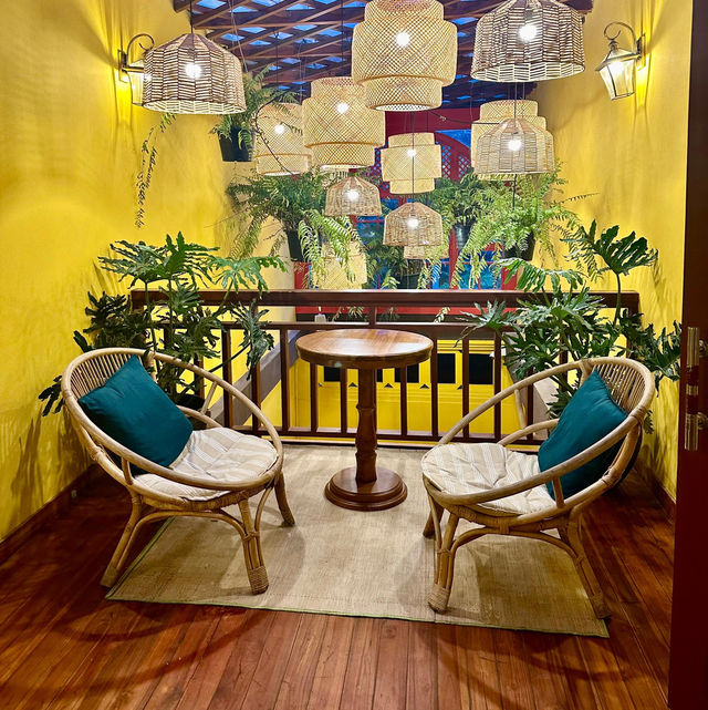 The SengLao caféand cousin 
