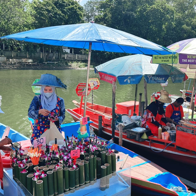 Boats, Bites, and Bright Lights: My Fun Day at Hatyai’s Floating Market!