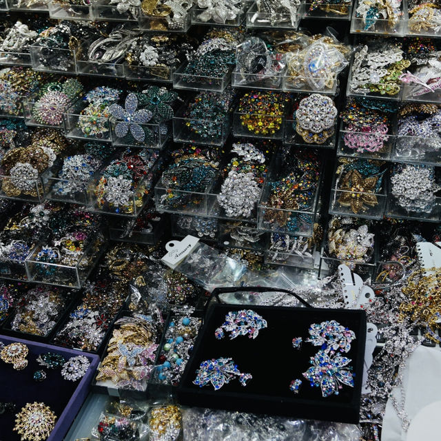 Souvenirs Heaven: My Shopping Adventure at Namdaemun Market!