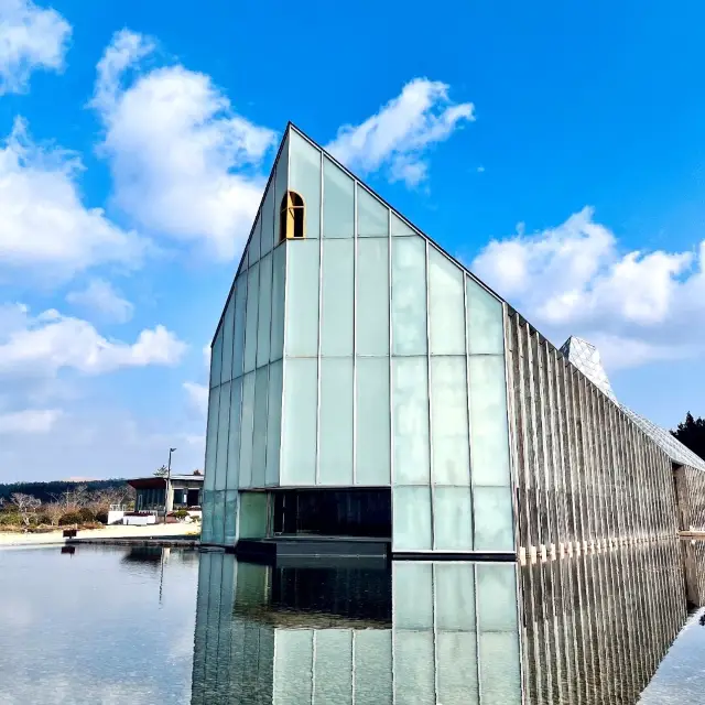 A Church Floating on Water?! Jeju Ark Church.