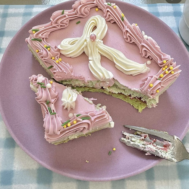 【韓国】ピンクのリボンケーキが可愛すぎるカフェ🩷