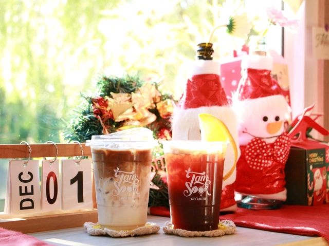 คาเฟ่ธีมคริสต์มาสที่ Tamsook 