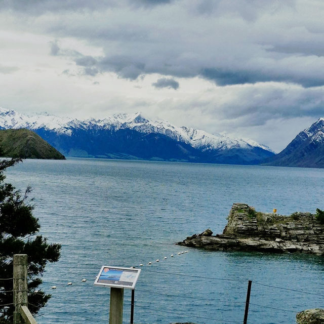 Nature’s Symphony: From Lake Wanaka to Lake Hawea Nature’s Symphony: From Lake Wanaka to Lake Hawea