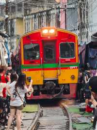 Maeklong railway market 🚂