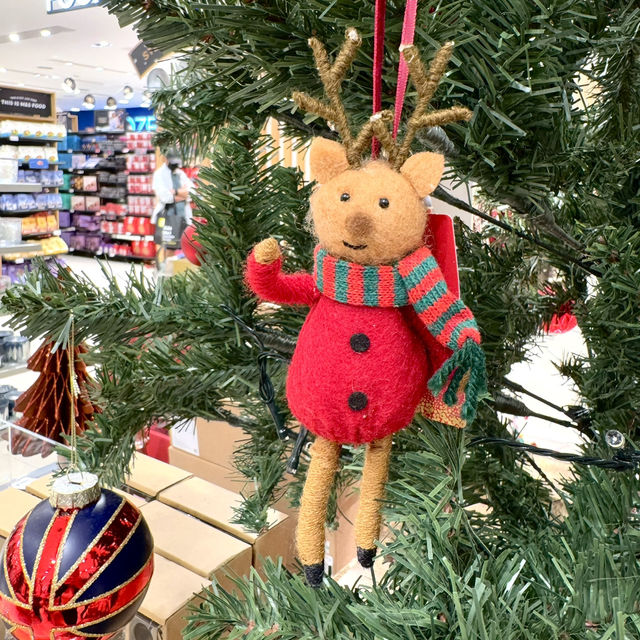 Christmas Cheer at M&S: Festive Shopping Done Right! 🎅🎁