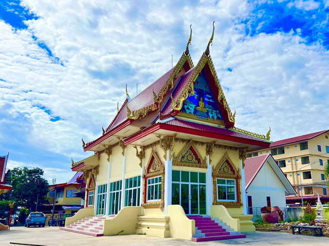 สักการะท้าวเวสสุวรรณ วัดศรีประชาราม