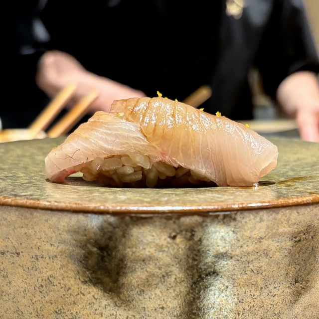【大阪・中津】良心的な価格で熟成江戸前鮨が味わえる「鮨 あまと」