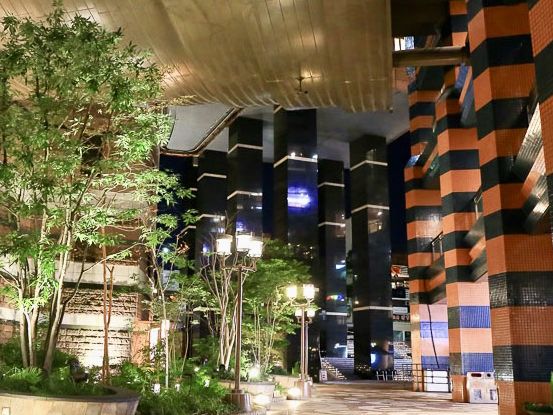 福岡市中心的水舞秀｜運河城