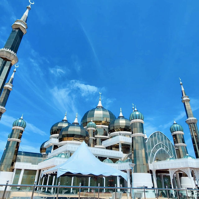 CRYSTAL MOSQUE TERENGGANU | WHERE TERENGGANU'S BEAUTY MEETS ARCHITECTURAL BRILLIANCE 