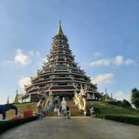 สักการะองค์พระโพธิสัตว์เจ้าแม่กวนอิม