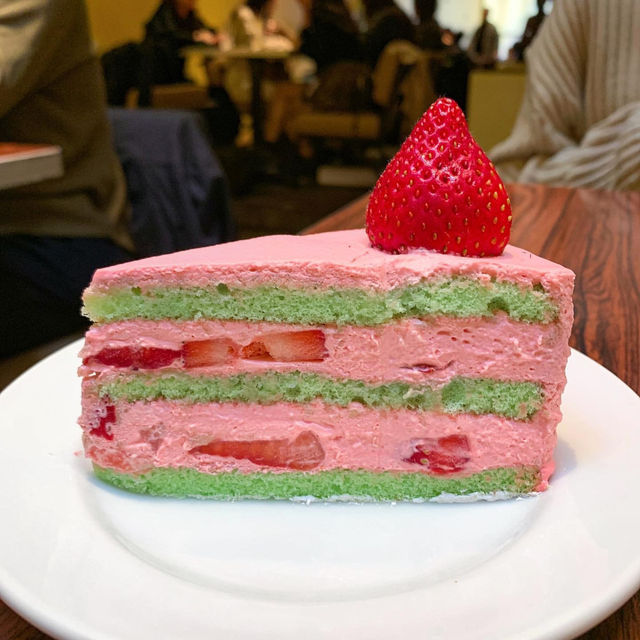 Pink shortcake in Omotesando🍰🩷