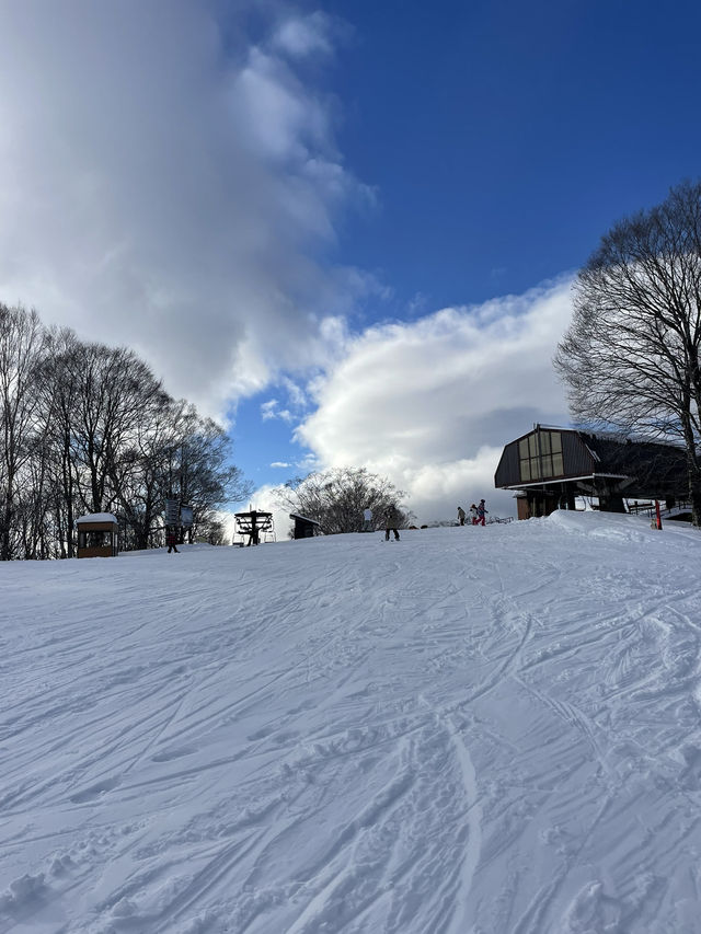 【長野市🇯🇵】長野駅から車で50分！キッズパークもあるスキー場⛷