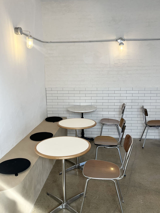 이국적인 해리단길 카페