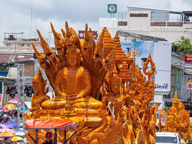  “ประเพณีแห่เทียนพรรษาจังหวัดอุบลราชธานี 