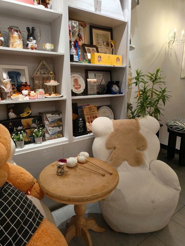 A Fairytale Café for a Solo Escape