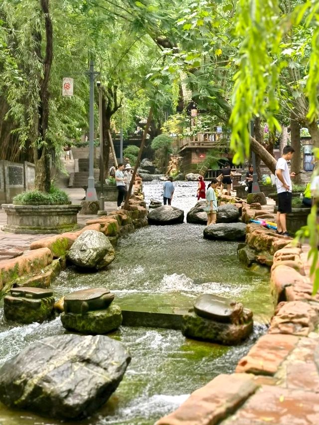Longtan Plaza: A Spacious Sunken Square