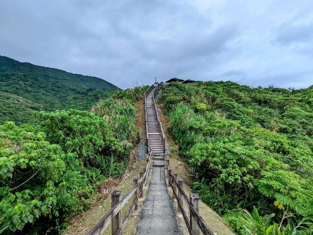 花東海岸-大石鼻山，登山望海、吃飛魚卵香腸！