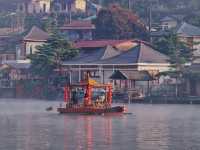 “บ้านรักไทย” ล่องเรือจิบชาเคล้าหมอกยามเช้า