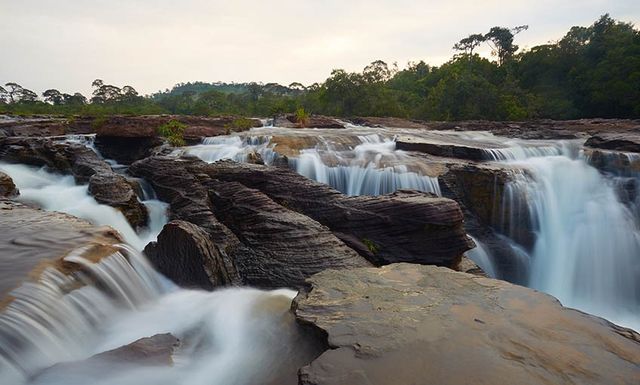 น้ำตกตาดหินยาว — ปราจีนบุรี