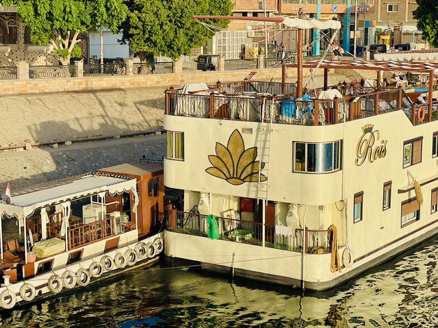 This cruise offers an incredible way to experience Egypt 🇪🇬 👫😎