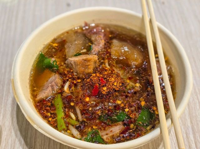 ก๋วยเตี๋ยวเนื้อเข้มๆ ที่เนื้อละลายในปาก