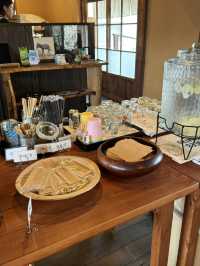 築100年の蚕屋をリノベーションした絶景ピザカフェ「つきよの見晴らし cafe ろば」