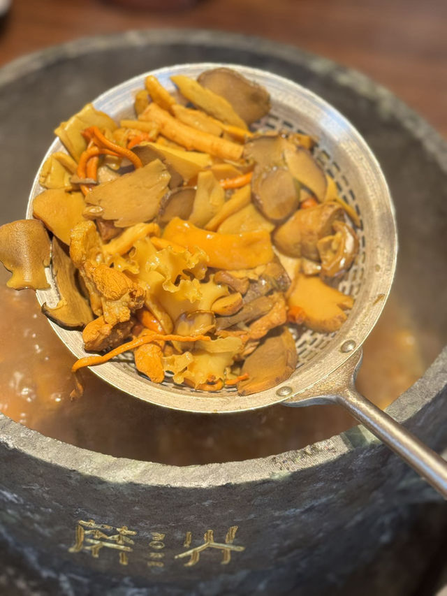 🔥沙田美食新地標！深圳排隊王「蘑界」野生菌火鍋登陸香港🇭🇰非遺石鍋打造高原野生菌天花板‼️