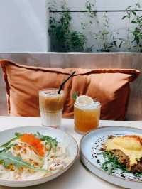 Pretty Glasshouse Cafe, D Cafe