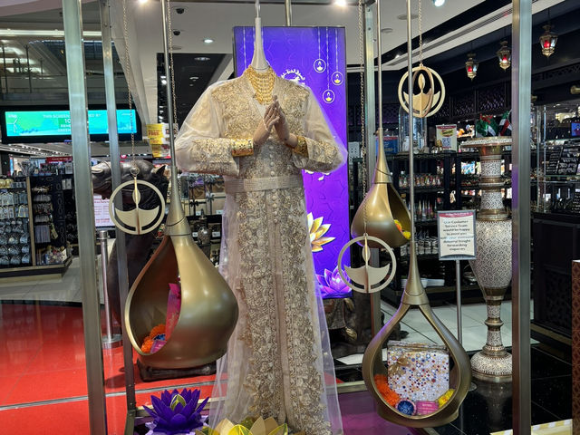 杜拜 24 小時轉機必玩：杜拜購物中心的奢華冒險！🛍️🌟**  