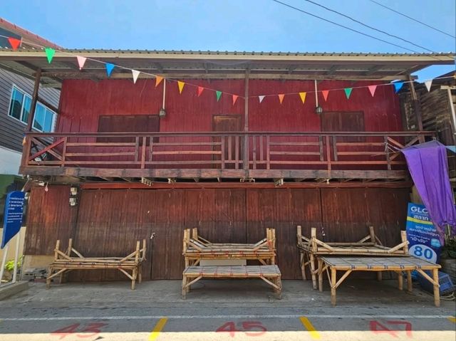 Vintage Vibes & Local Bites