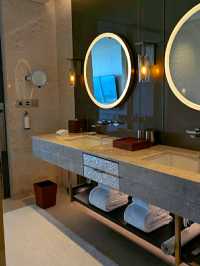 LUXURY HOTELL ALL THE WAY.