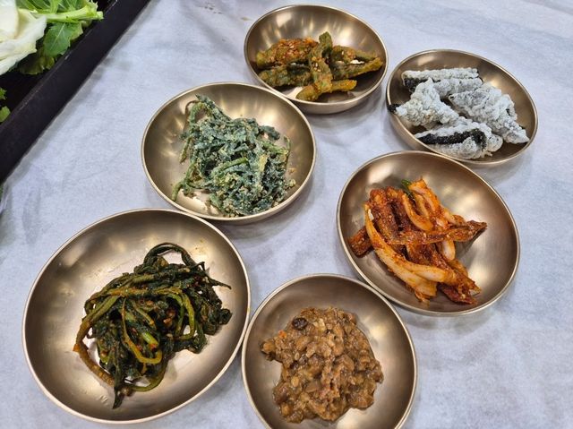 제천 기본찬만 11개나오는 맛집