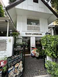 Stopped by Baan Langsuan for lunch today