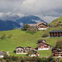瑞士🇨🇭格林德瓦|童話里夢幻山坡🌲 