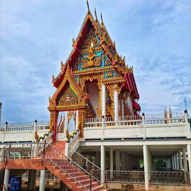 สักการะหลวงพ่อนรสิงห์และหลวงปู่หร่ำ เกสโร