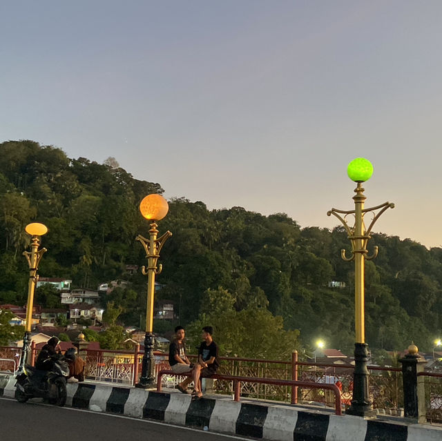 Springtime Serenade: Watching the Sunset at Siti Nurbaya Bridge