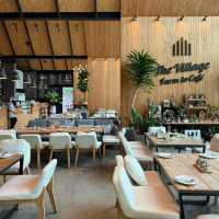 The Village Farm To Cafe'