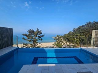 Perfect Ocean View Staycation Right Here!!!!!