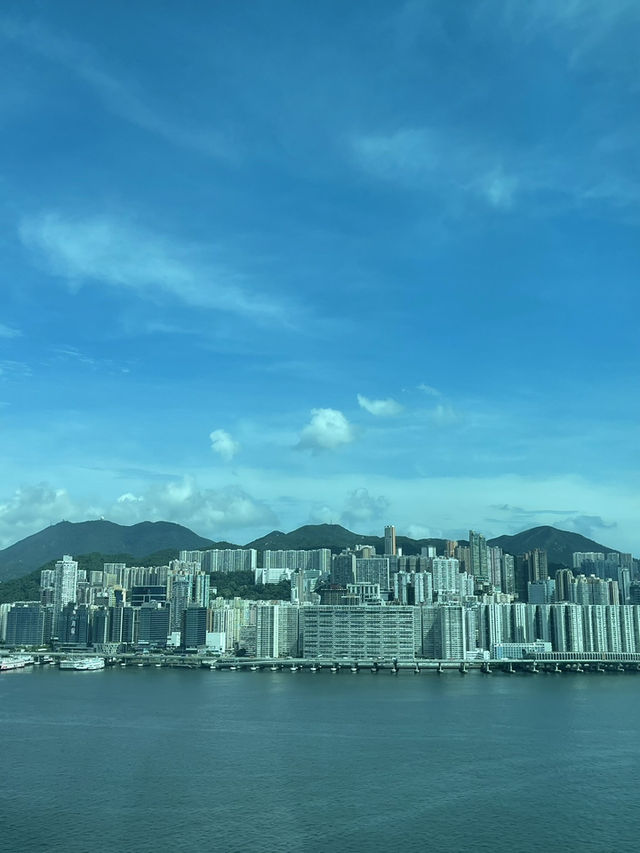 九龍海逸君綽酒店-海景泳池、客房和典雅大堂，令人印象深刻。