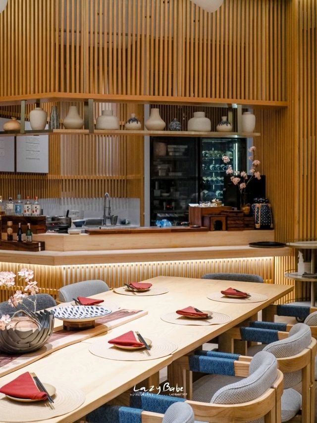 Den ห้องอาหารญี่ปุ่น รร Meliá อร่อย บรรยากาศสงบ