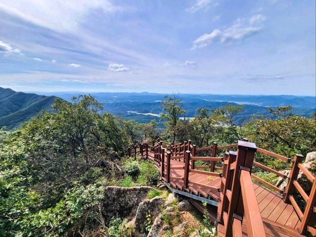 Quiet Trails and Sneaky Good Views
