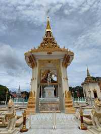 Legacy in Metal and Marble: The Pagoda, Pavilion, and the King on Horsebac