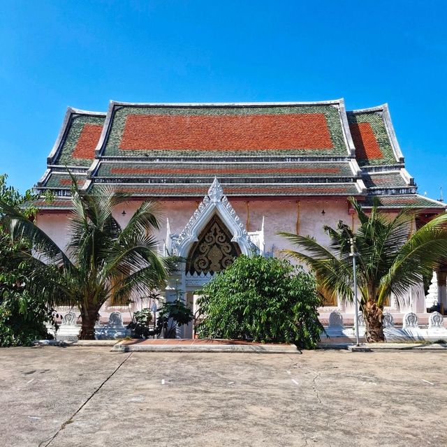 สักการะพระพุทธยมโลกและชมจิตรกรรมฝาผนัง
